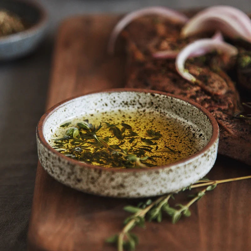 צלחת קרמיקה בעיצוב רטרו למטבלים ואירוח