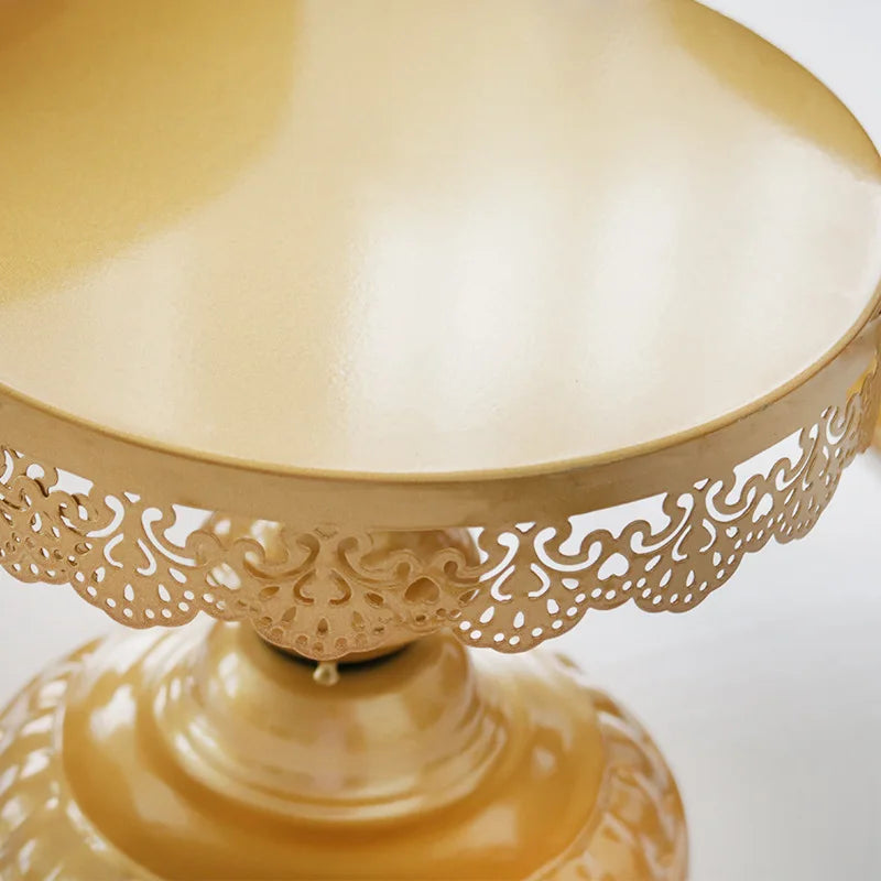 מעמד עוגה או קינוחים למרכז שולחן מברזל