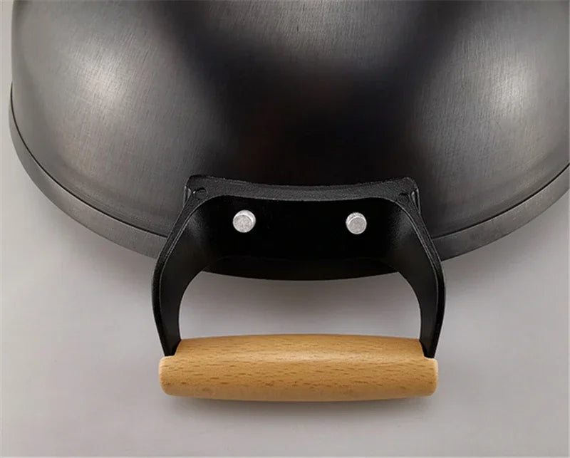 ווק ברזל יצוק עם ידיות עץ