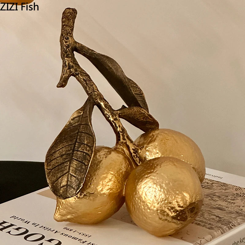 פסל לימונים מוזהב